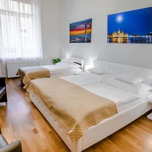 Bed & Breakfast Anabelle Bed And, Budapest